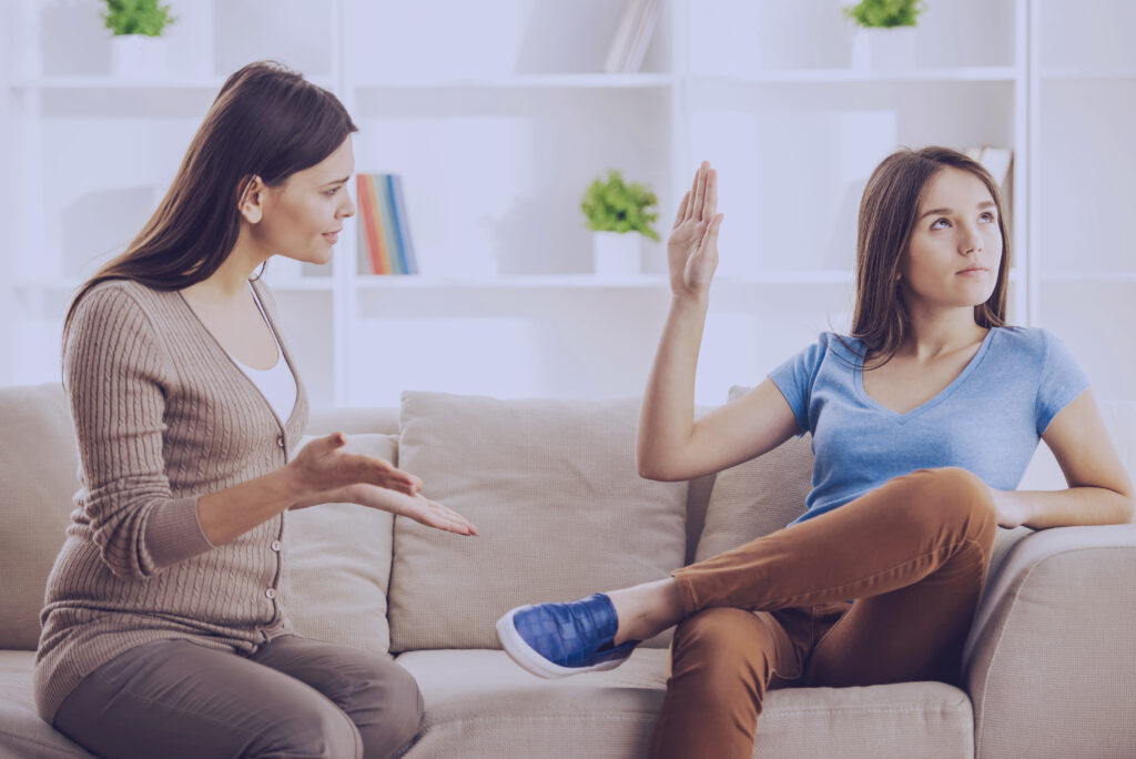 2 young ladies arguing